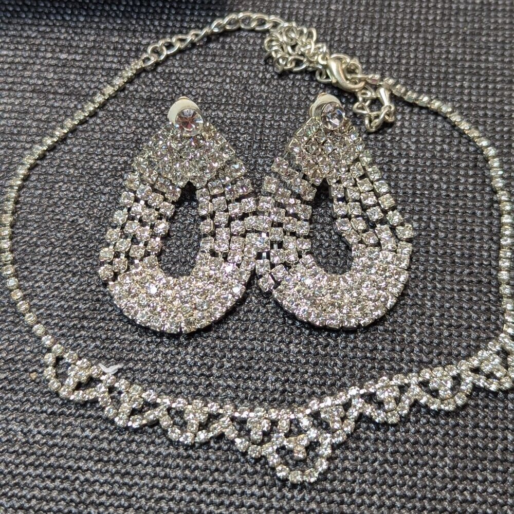 Crystal Rhinestone Choker & Earrings Set - Picture 2 of 6